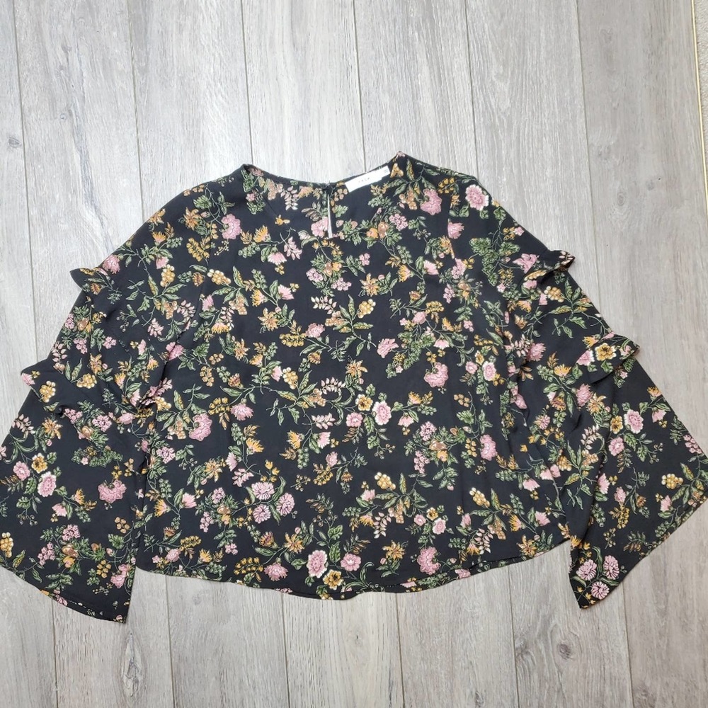 Lush floral bell long sleeve ruffle top Small